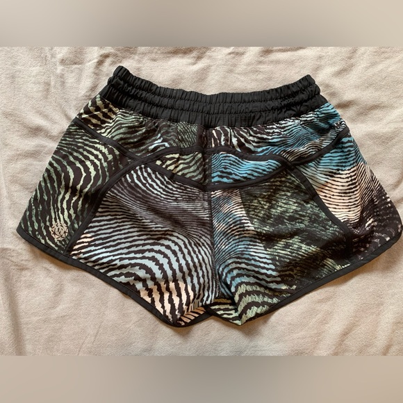 lululemon Seawheeze 2016 Track Short III - Picture 4 of 4